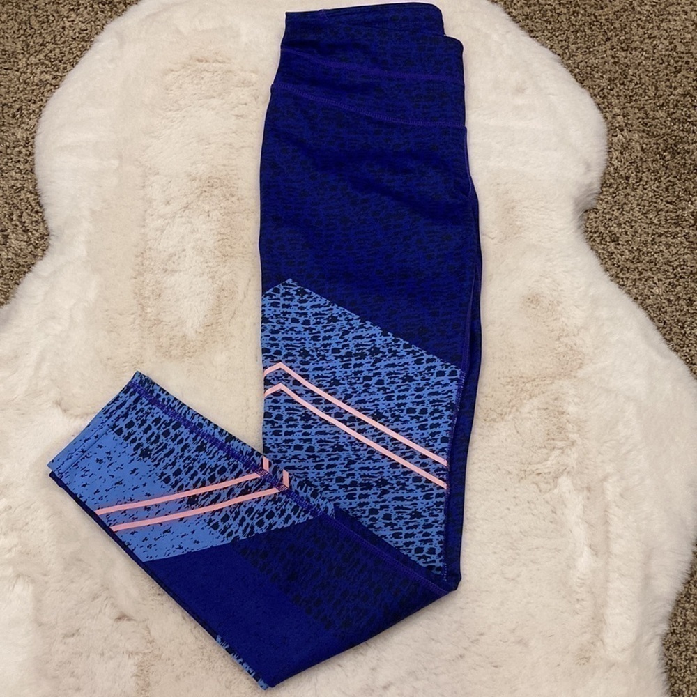 Athleta‎ Asym Camo Sonar 7/8 Tight Crop Legging ~ Size XS - Picture 9 of 16